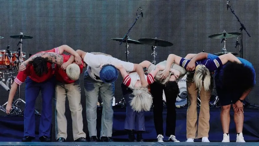 The band and crew bowing in a line at the end of the set